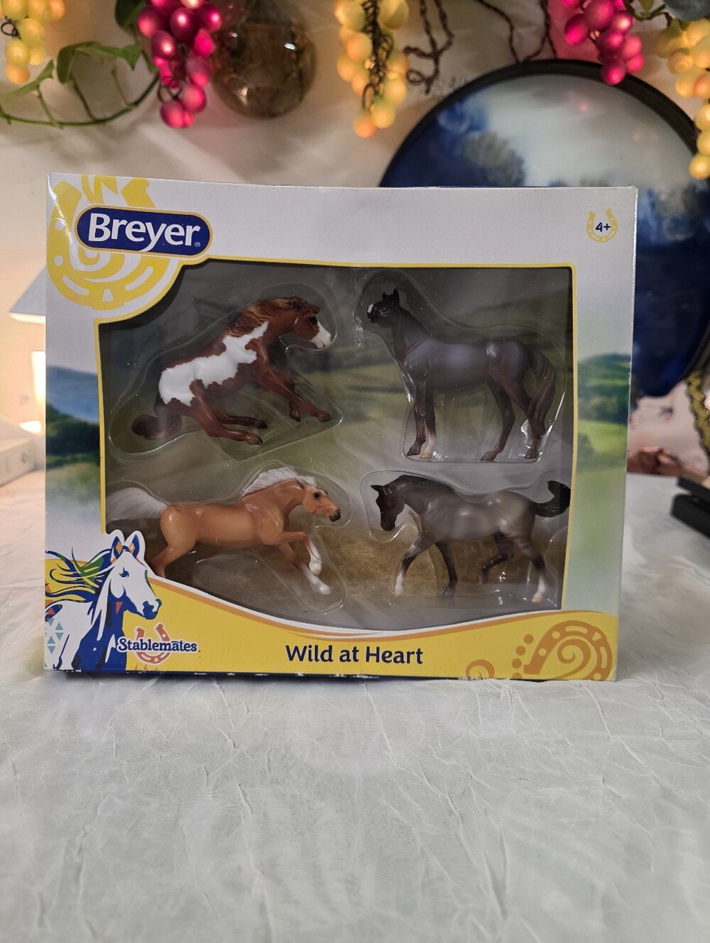 2018  in Box #6035 "Wild at Heart" Stablemate 4 Horse Set-Breyer Stablemate